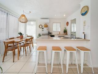 Seamist Lodge unit 6 Kings Beach QLD - 7