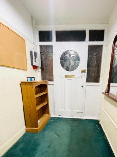 Budget Shared Accommodation Luton 02 05 - 3