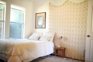 Stylish Musician's Flat With Creekside Garden - 8