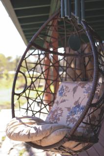 Stylish Musician's Flat With Creekside Garden - 6