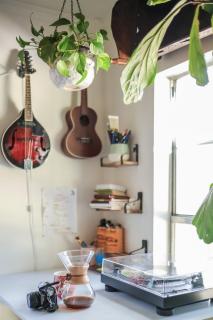 Stylish Musician's Flat With Creekside Garden - 2