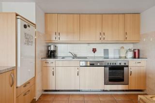 Calm Holiday Home With Great Outings - 4