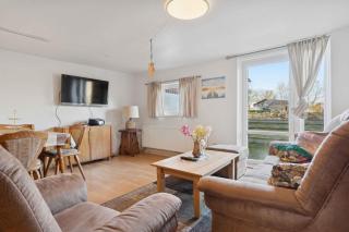 Calm Holiday Home With Great Outings - 1