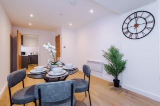 Flat 27 Axis - 2 Bed, Modern Apartment, Free Parking - 8