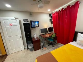 Room R1 with tempurpedic mattress and top facilities - 2