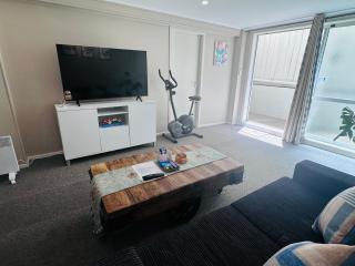 Guest Suite with Lounge & Bathroom - 2