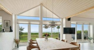 Bright And Lovely Seaside Holiday Home - 9