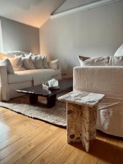 Grand 2BR Penthouse with Projector near Hyde Park - 5