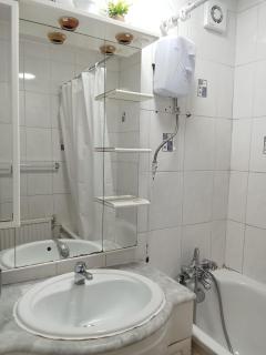 Hyde Park Family Three Bedroom Apartment - 0