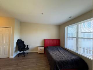 Private Room and Bathroom in Revere - 9