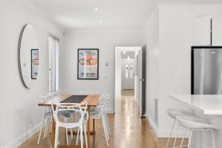 Mia's Place Modern Pet friendly Geelong West stay - 3