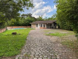Casa com Piscina em Chácara - Santa Felicidade - 0
