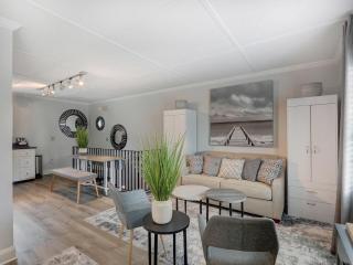 Broughton Deco Carriage - 0