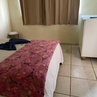 Quarto econômico no centro - 8