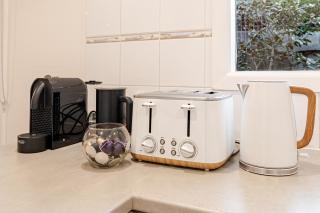 Geelong 3 Bedroom House, 4 Beds, Near City Centre - 2