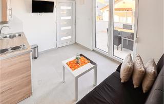 Beach Front Home In Necujam - 5