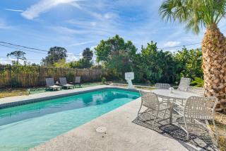 Beach Time + Pool Vibes! Port Charlotte Hideaway - 0