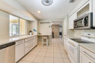 Beach Time + Pool Vibes! Port Charlotte Hideaway - 1