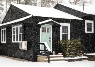 Centrally Located Cozy Modern Home in Bethel - 9