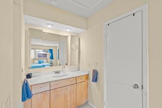 Steps To Beach! 4 Condos In 1- Perfect For Groups - 1