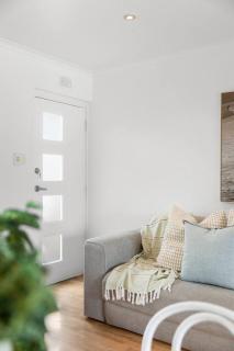 Broadway Escape Minutes to Dining and Glenelg Beach - 5