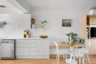 Broadway Escape Minutes to Dining and Glenelg Beach - 3