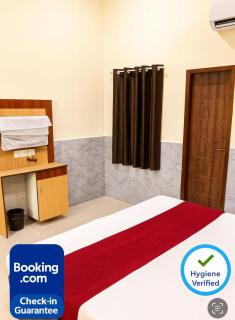 Hotel RK Grand Galaxy - Rukmani Vihaar Best Rated Area - Family Budget Stay - Vrindāvan - 1