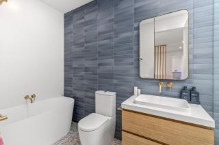 Grandview Luxe- Central Barwon Heads, Brand New, Sleeps 6, Aircon, Parking, WIFI, walk to beach and shops - 7