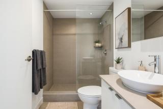 Mountain-View Masterpiece Trendy 2-Bedroom in Vibrant Vancouver - 2