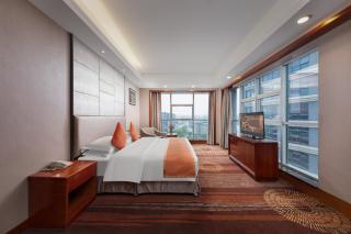 Zhangjiajie Grand Huatian Hotel at Tianmen Cable Car By the River - 9