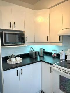 Riverside stay, 2 bedrooms, 1 office, free parking - 7