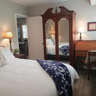 Newly Remodeled 2BR 2BA Home Close to Barrington - 9