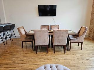 4 Bedroom Sleeps 20 people - 8