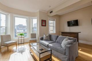 Wrigleyville Getaway - 9