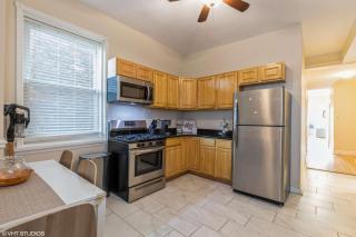 Wrigleyville Getaway - 8