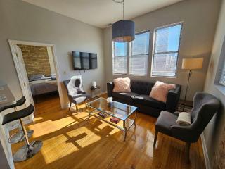 Two Bedroom West Loop - 9