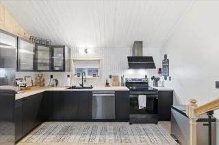 NEW - Hot Tub, Sauna, Game Room, Movie Theater - 9