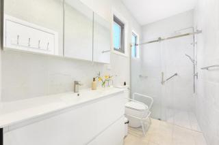 Large Family Friendly House Central Riverwood Stay - 1