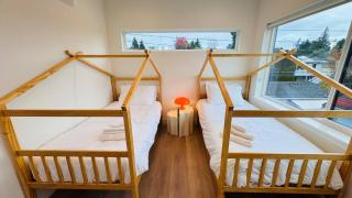 Newly Built 3-Story Home • Parking • Alki Beach - 5