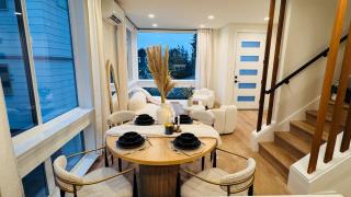 Newly Built 3-Story Home • Parking • Alki Beach - 3