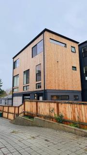 Newly Built 3-Story Home • Parking • Alki Beach - 2
