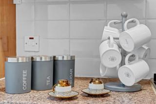 The Central Suite Modern 2 Bedroom Flat - 2