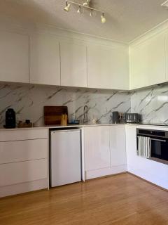 Burleigh Beach Retreat 50m to Beach Newly Refurbished - 5