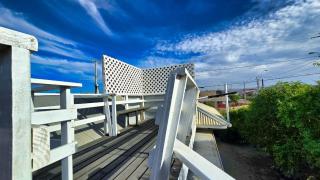 Encantadora Casa con Balcón a Pasos del Mar - 1