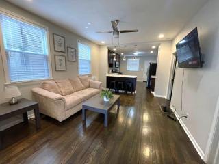 4 Bedroom Home Foosball Table Near Wrigley - 9