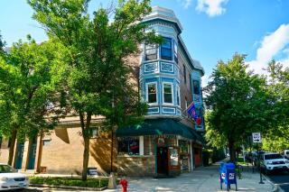 Cubs Apt Near Wrigley - 0