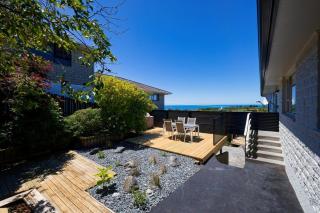 Ocean & Mountain Views Hilltop Home - 7