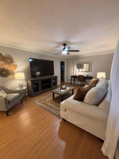 Cozy 3 Bedroom Home with Garage - 0