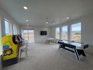 Private Resort-Style Home, Near Zion Nat'l Park - 6