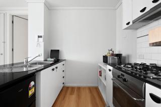 Ocean view apartment close to CBD with indoor pool. - 5